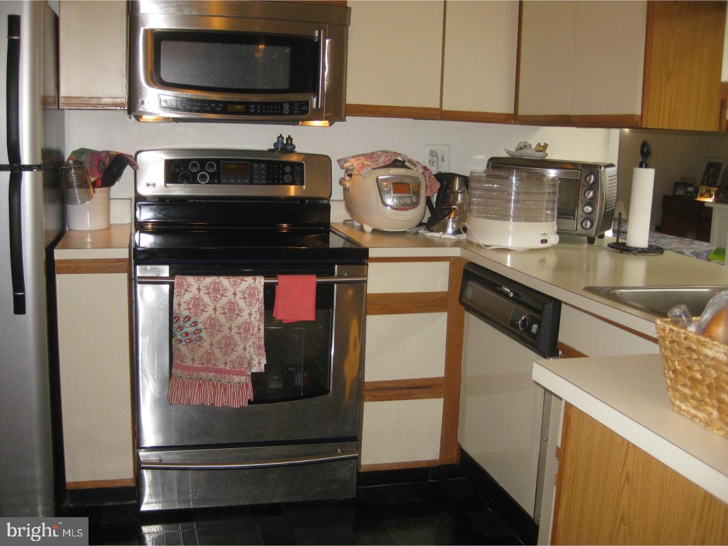 930 Washington Place, Unit 30 Chesterbrook, PA 19087 - Photo 5 of 24 Kitchen