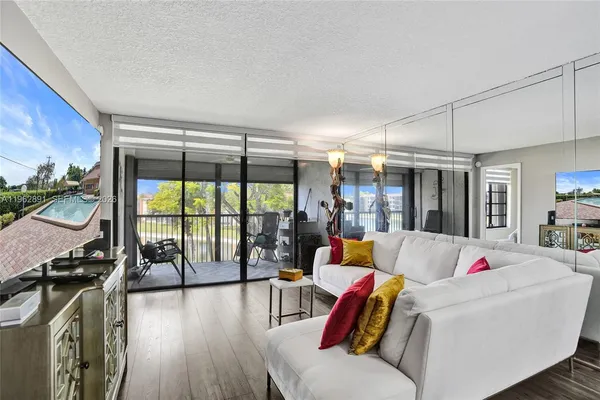 $239,000 | Coral Gate Community, Margate, FL 33063