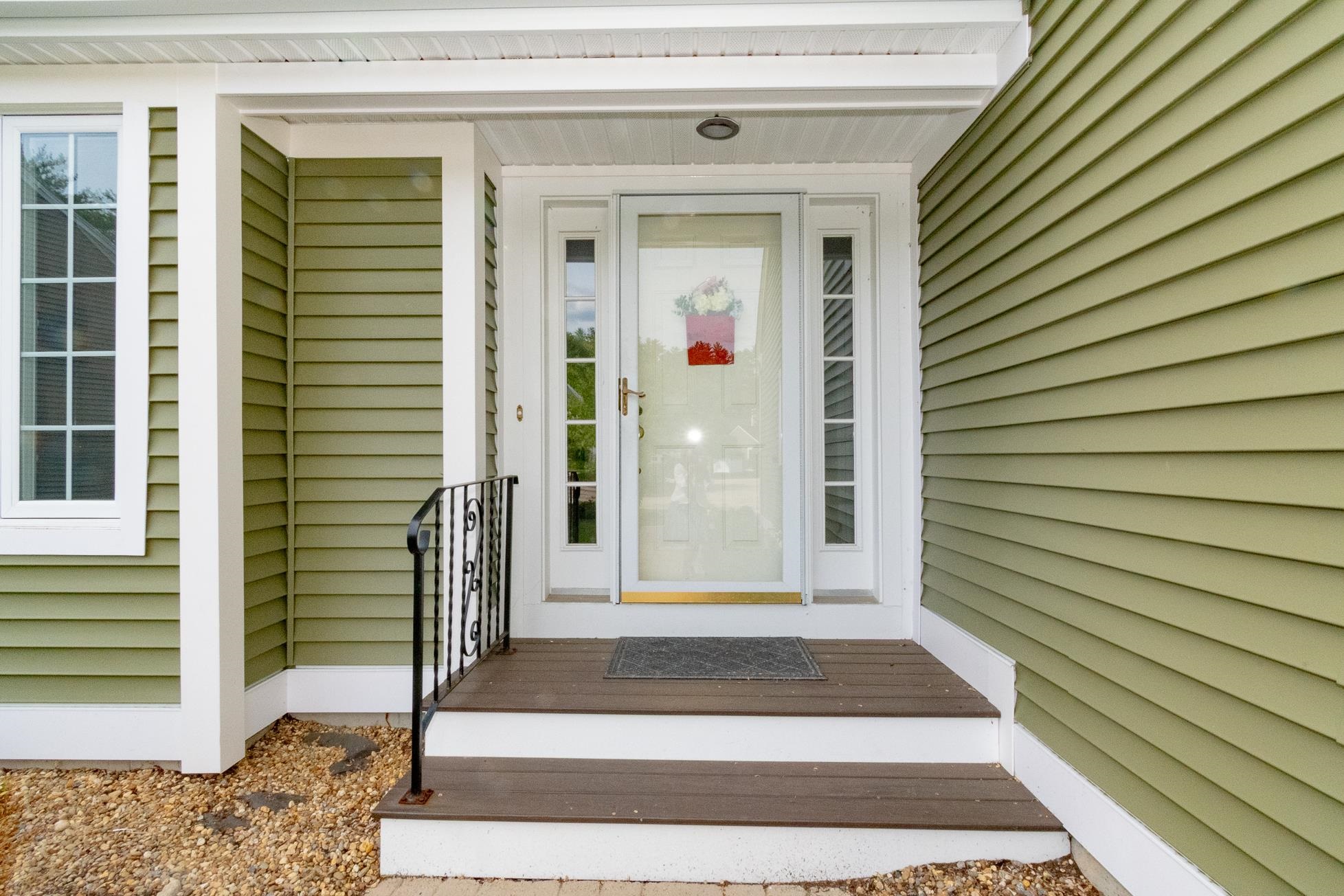 152 Straw Hill Road Manchester, NH 03104 - Photo 3 of 40