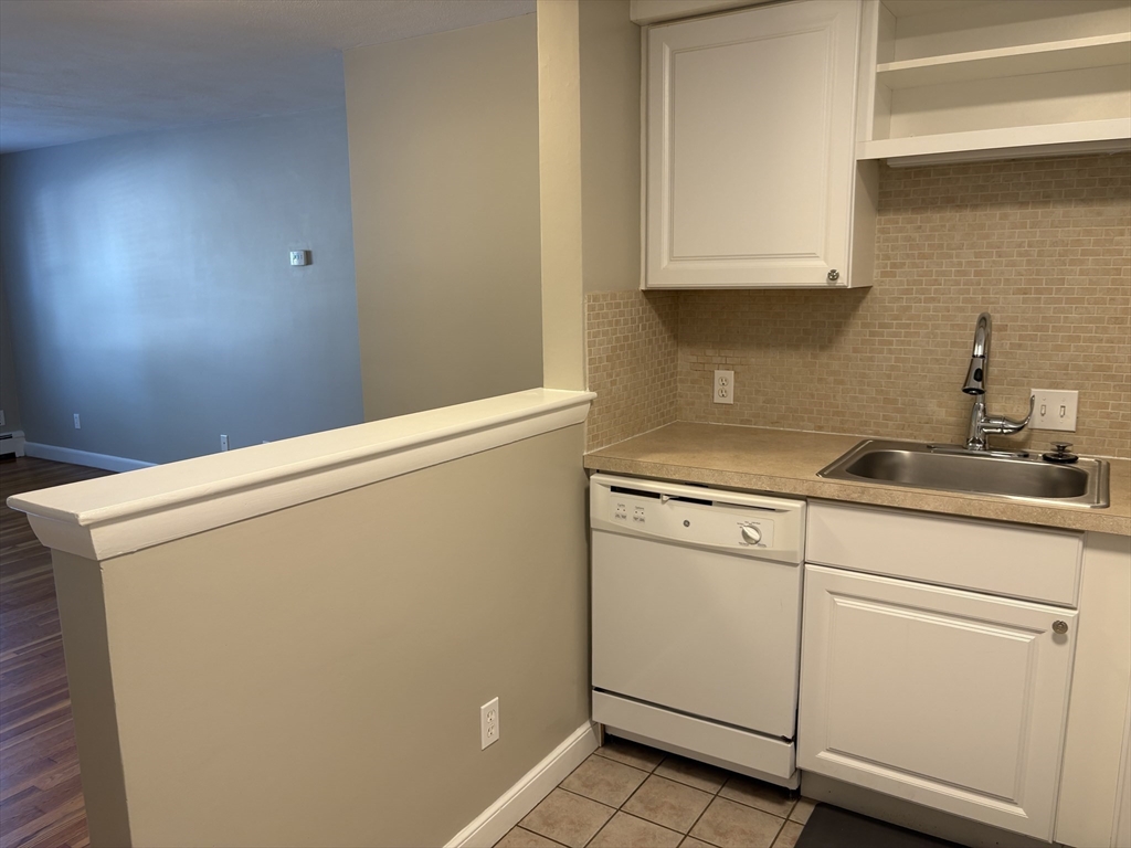 32 Whitman Road, Unit 13 Waltham, MA 02453 - Photo 12 of 26