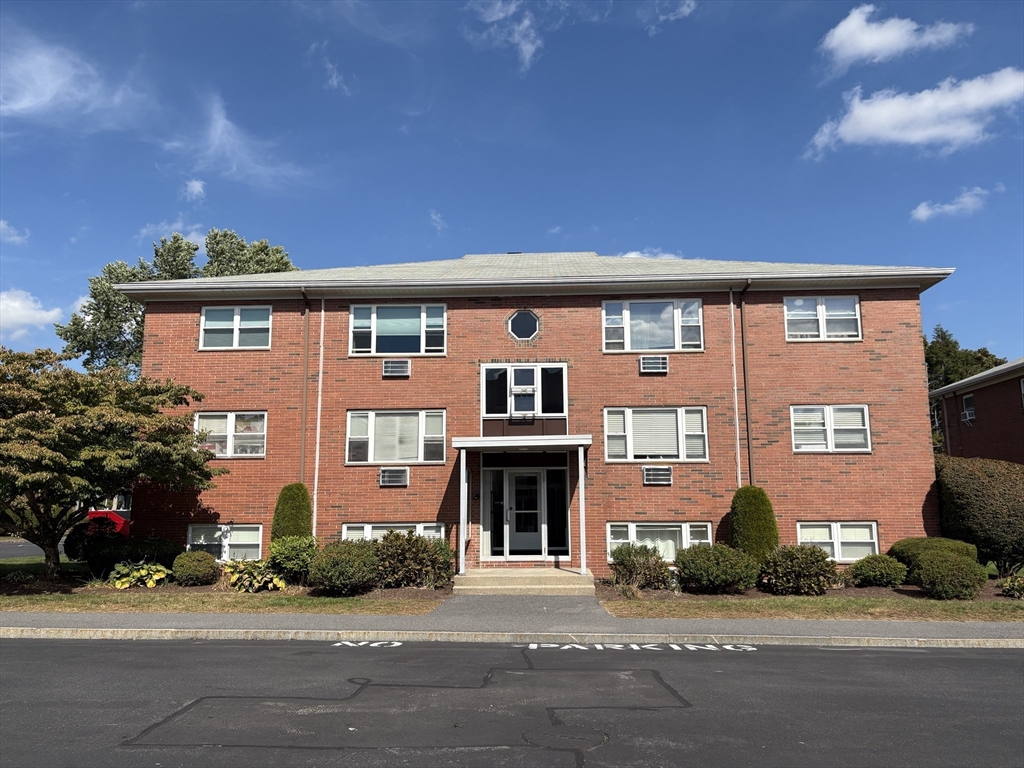 32 Whitman Road, Unit 13 Waltham, MA 02453 - Photo 2 of 26