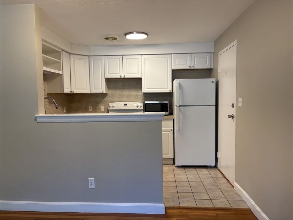 32 Whitman Road, Unit 13 Waltham, MA 02453 - Photo 9 of 26