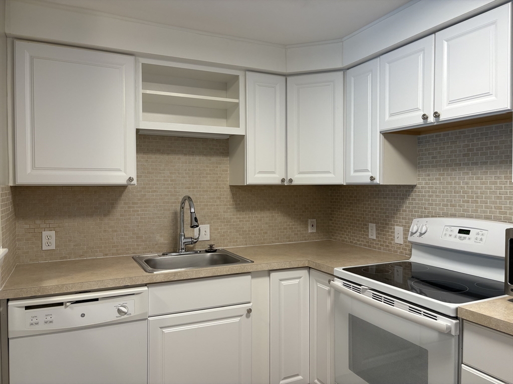 32 Whitman Road, Unit 13 Waltham, MA 02453 - Photo 10 of 26