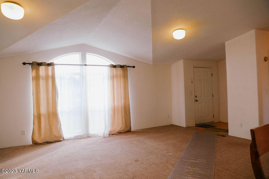 151 Rougk Lane Sunnyside, WA 98944 - Photo 6 of 43 a view of empty room with a bathroom
