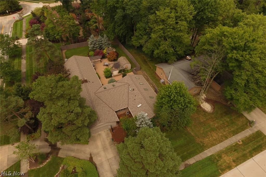 12833 Falling Water Road Strongsville, OH 44136 - Photo 3 of 27 Gallery Image 3