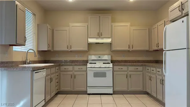 $2,140 | 8215 Violet Meadow Court, Las Vegas, NV 89117