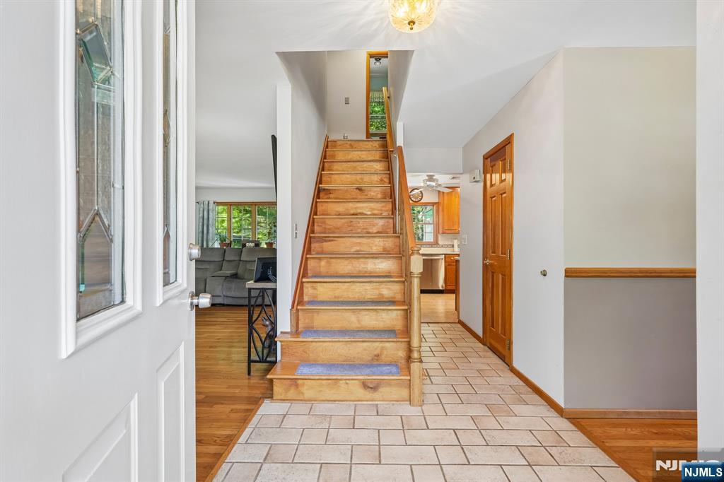 30 Pulaski Drive Oak Ridge, NJ 07438 - Photo 5 of 35 Gallery Image 5