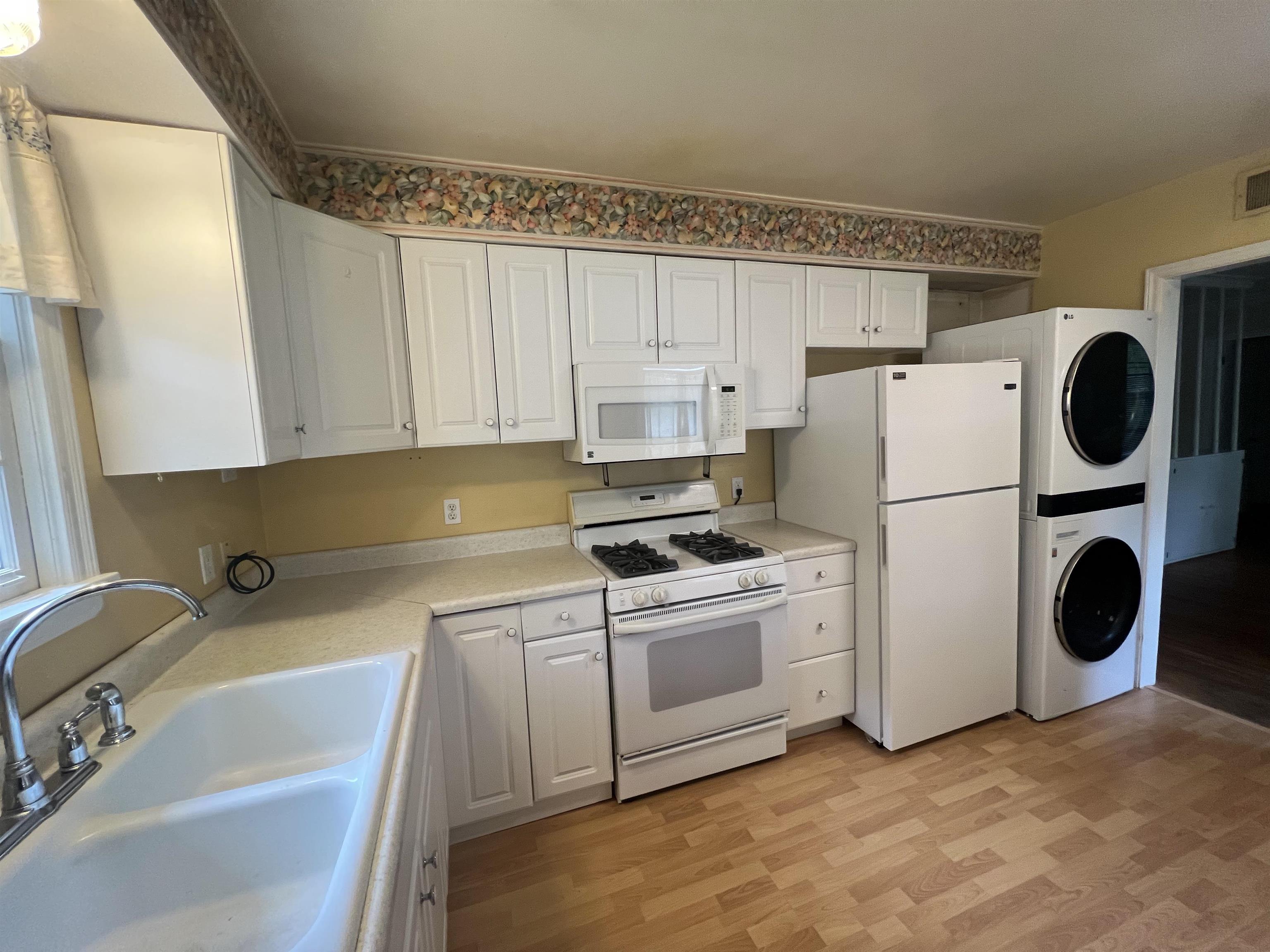 1048 West Perkins Road Memphis, TN 38117 - Photo 5 of 15 a kitchen with a refrigerator sink and cabinets