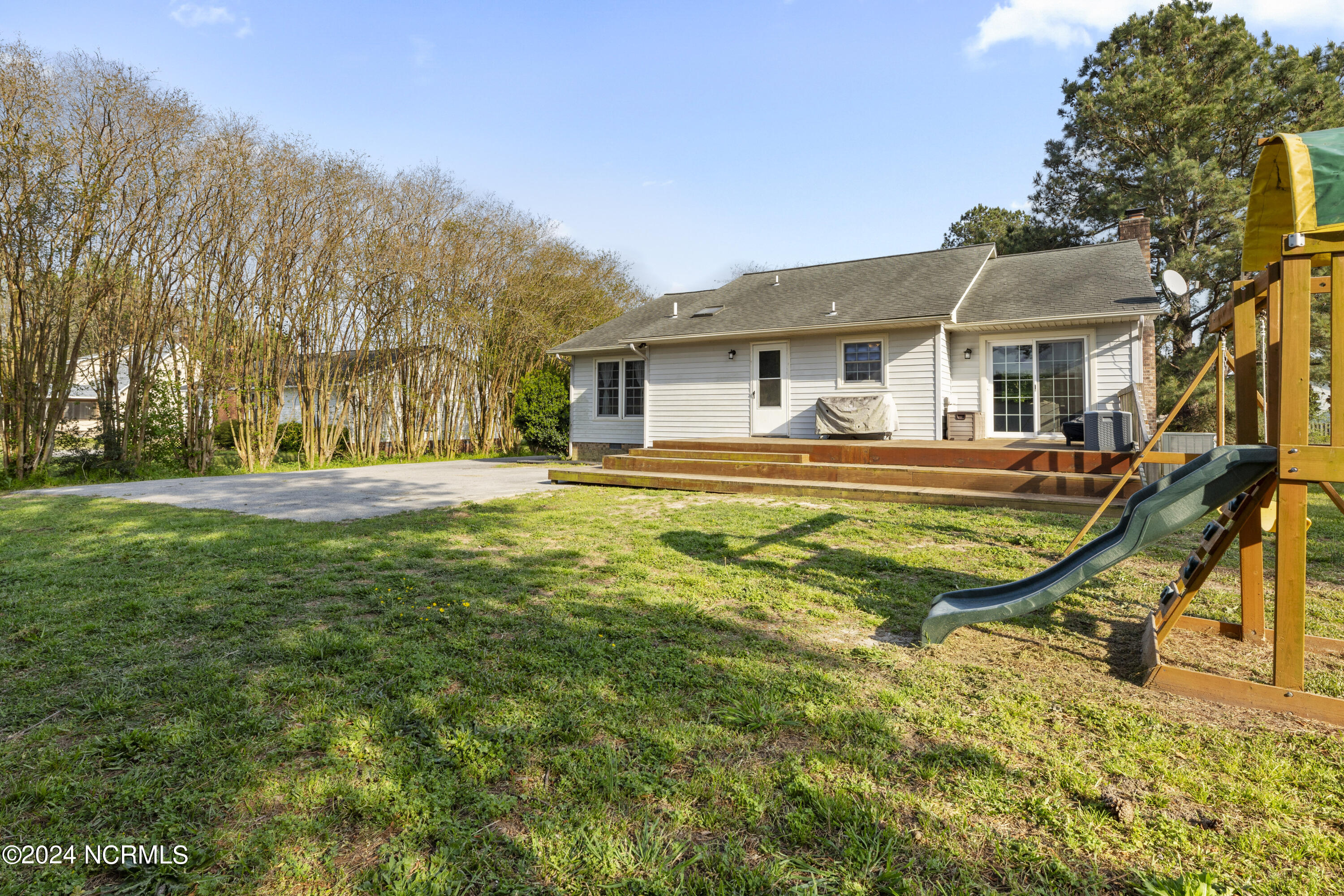 201 Comfort Road Richlands, NC 28574 - Photo 4 of 22 023