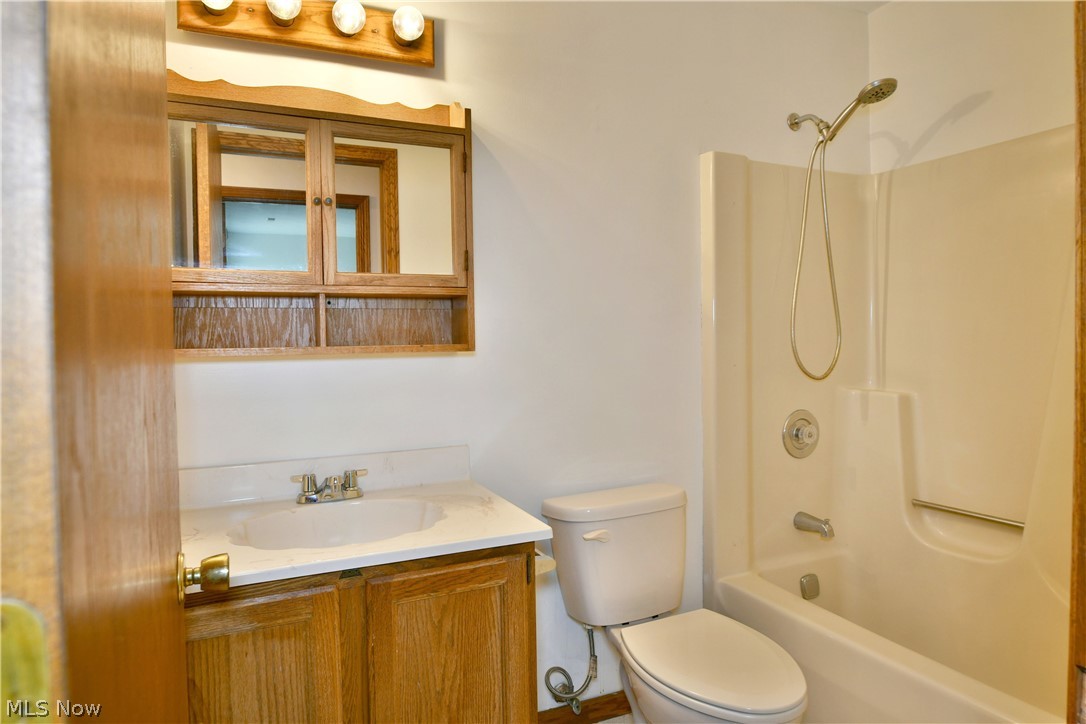 2237 Cadwallader-Sonk Road, Unit A Cortland, OH 44410 - Photo 35 of 50
