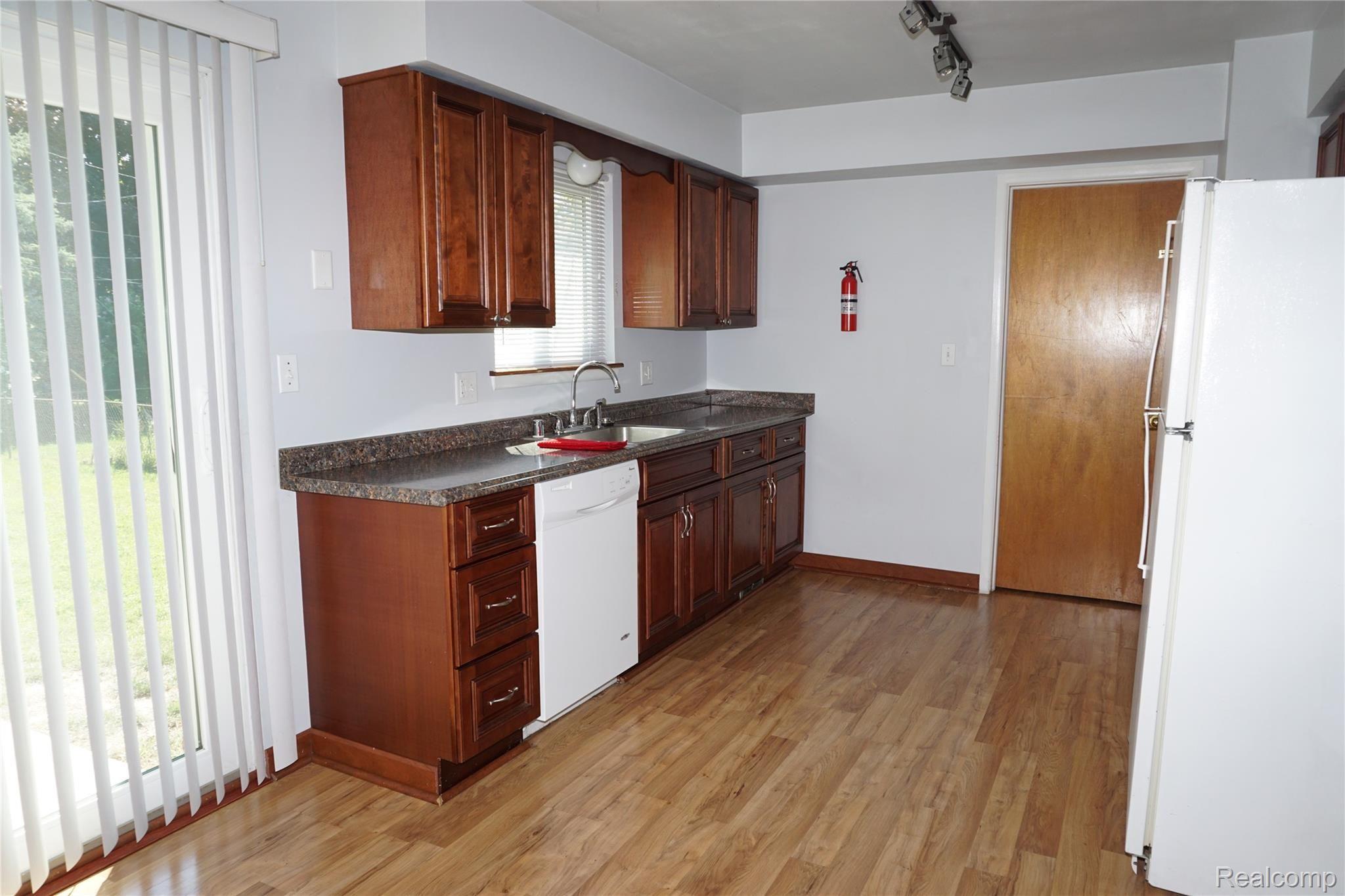 14052 Merriman Road Livonia, MI 48154 - Photo 6 of 20 DSC01804.JPG