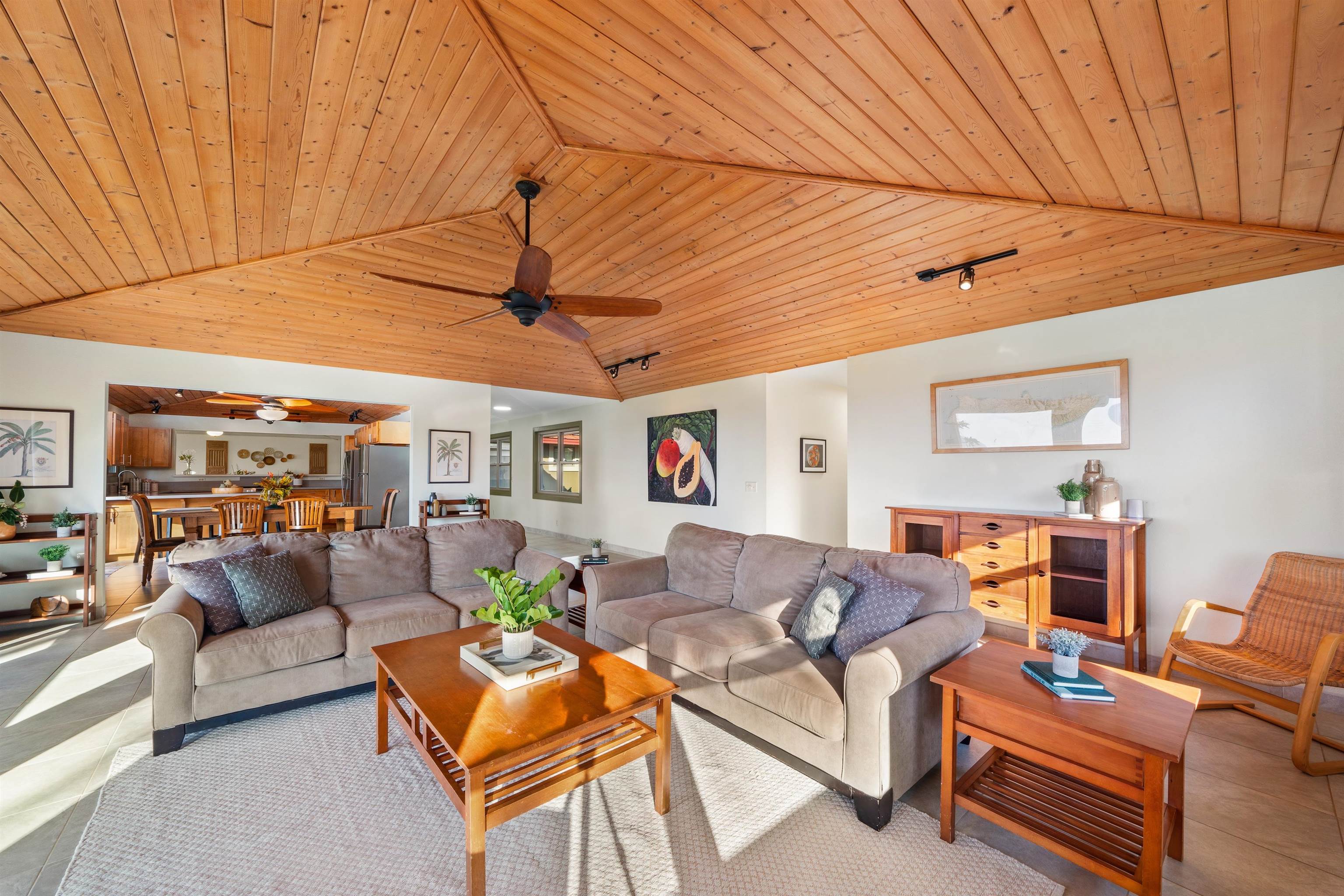 2944 Kalua Koi Road Maunaloa, HI 96770 - Photo 17 of 47 a living room with furniture and a ceiling fan