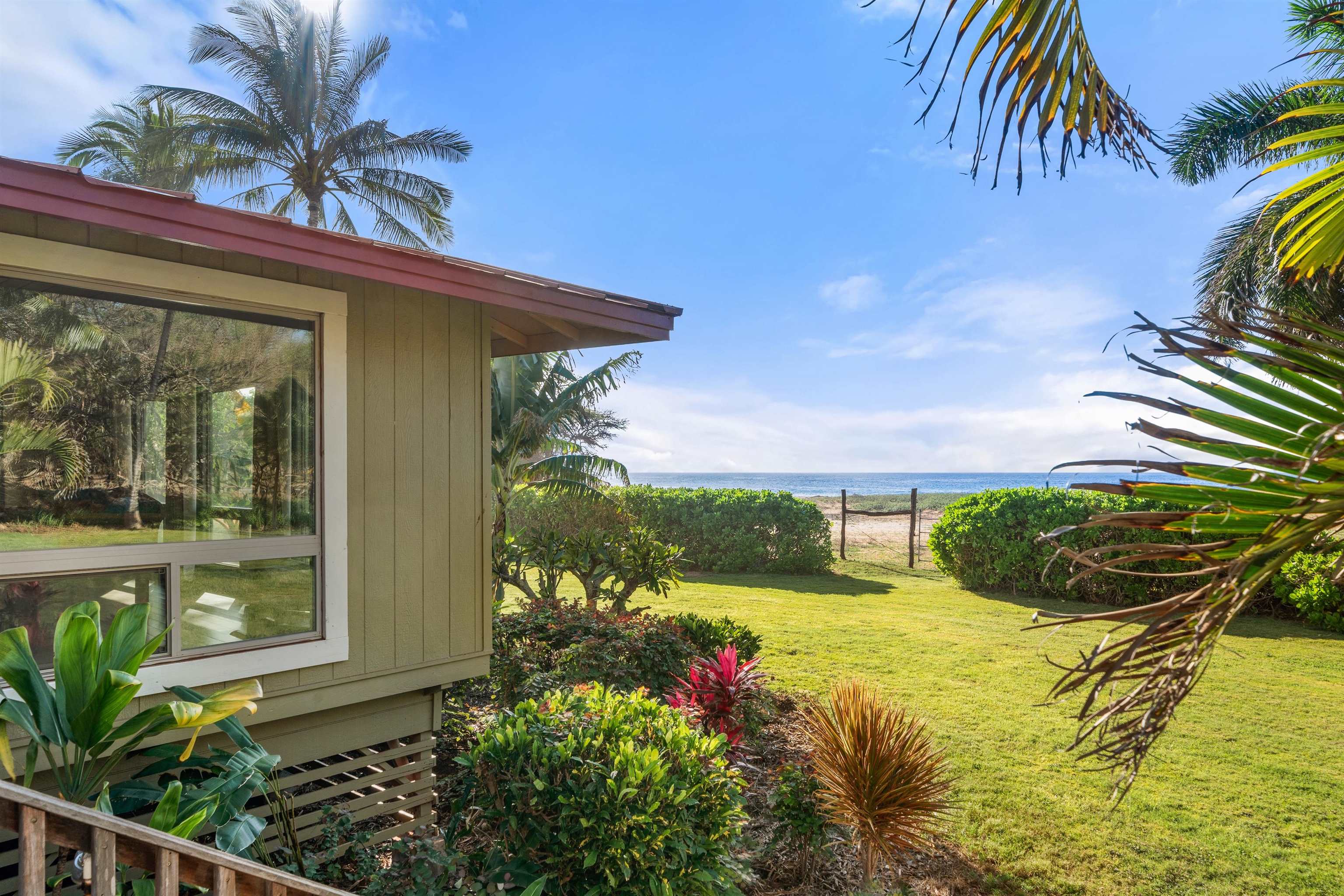 2944 Kalua Koi Road Maunaloa, HI 96770 - Photo 22 of 47 a front view of a house with garden