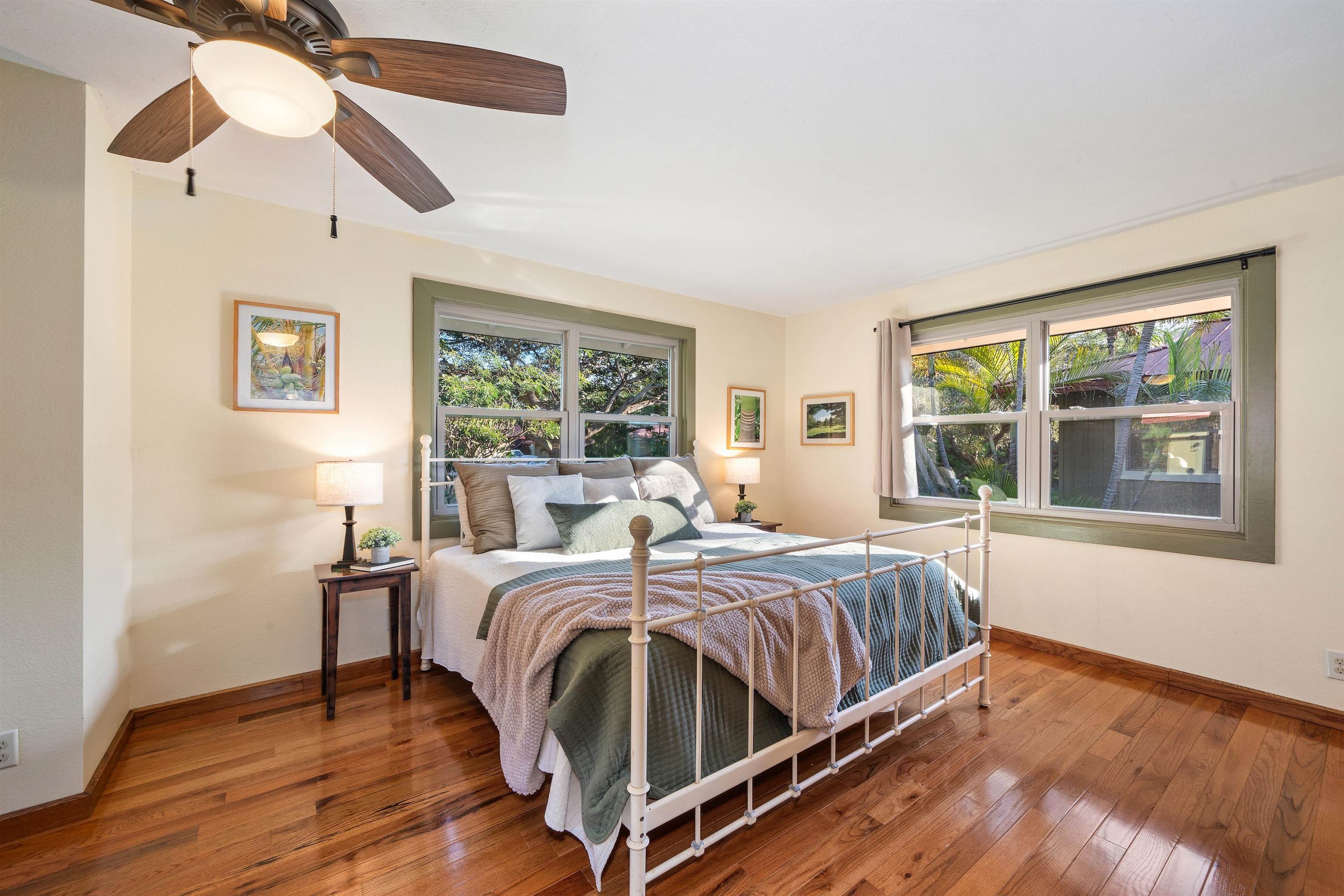 2944 Kalua Koi Road Maunaloa, HI 96770 - Photo 35 of 47 a bedroom with a large bed and a window