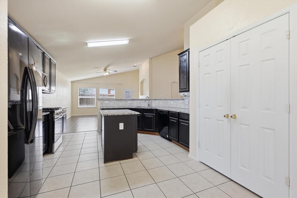 5217 Shiver Road Fort Worth, TX 76244 - Photo 12 of 40