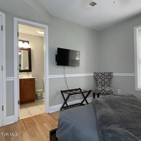 $2,500 | 169 East Grande Avenue, Unit 401, Johnson City, TN 37601