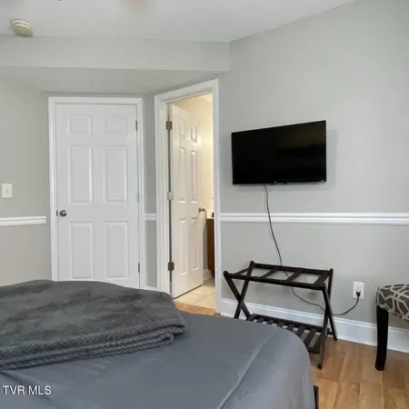 $2,500 | 169 East Grande Avenue, Unit 401, Johnson City, TN 37601