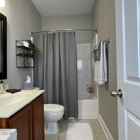 $2,500 | 169 East Grande Avenue, Unit 401, Johnson City, TN 37601