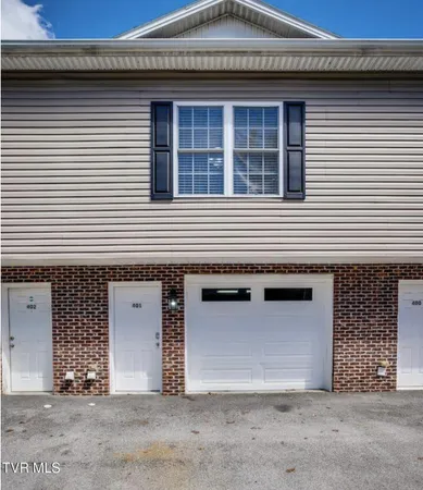 $2,500 | 169 East Grande Avenue, Unit 401, Johnson City, TN 37601