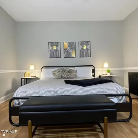 $2,500 | 169 East Grande Avenue, Unit 401, Johnson City, TN 37601