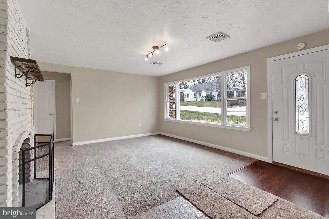 805 Clearmount Road York, PA 17403 - Photo 3 of 26 Gallery Image 3