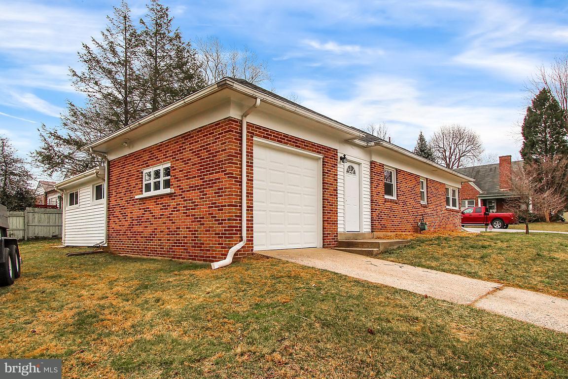805 Clearmount Road York, PA 17403 - Photo 25 of 26 Gallery Image 25