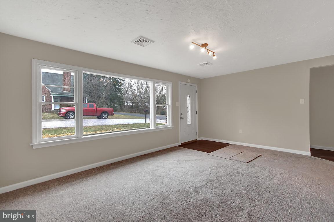 805 Clearmount Road York, PA 17403 - Photo 4 of 26 Gallery Image 4