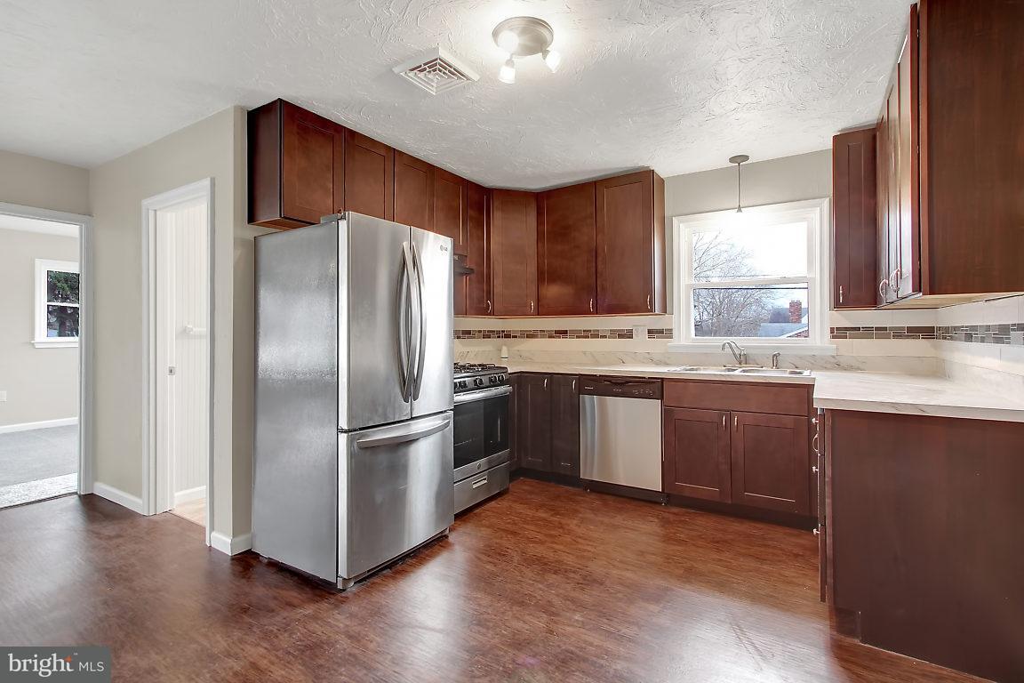 805 Clearmount Road York, PA 17403 - Photo 5 of 26 Gallery Image 5