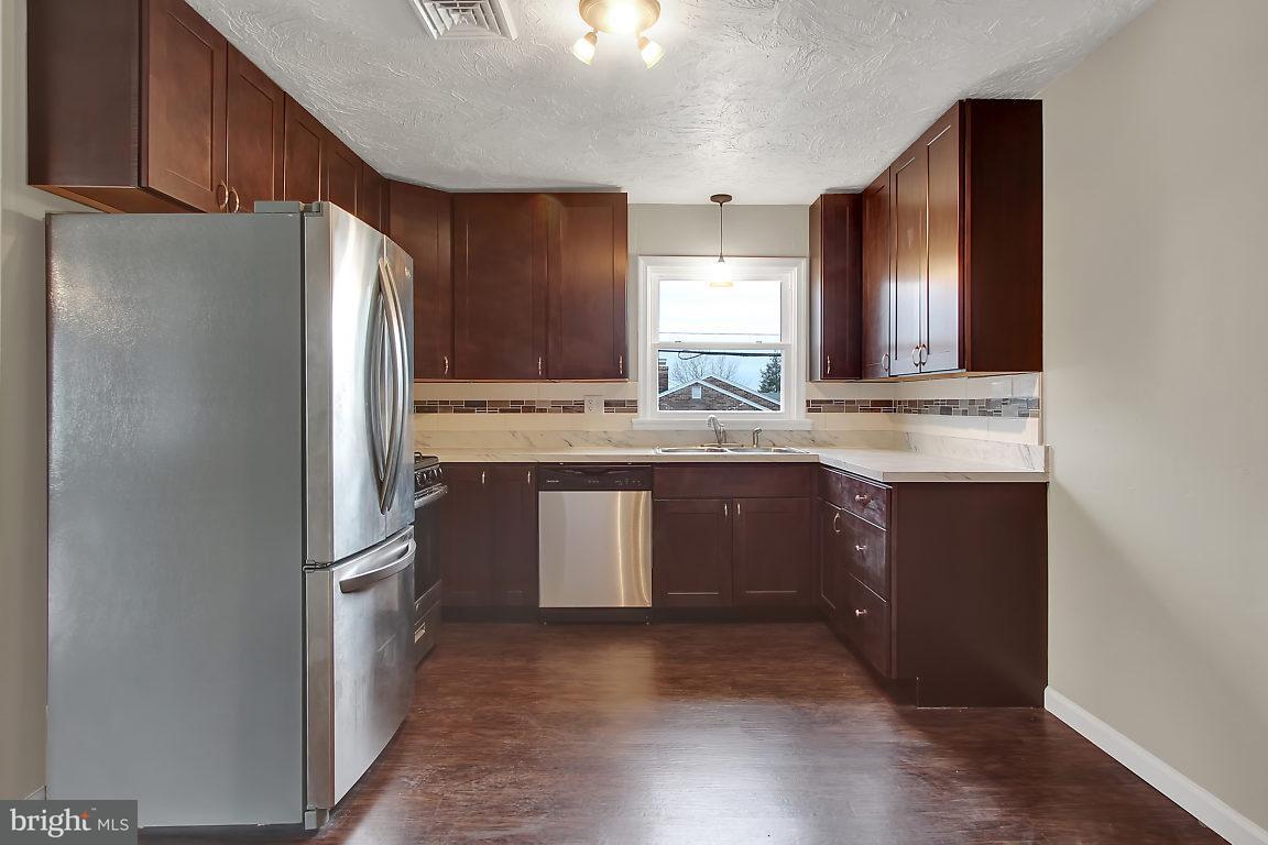 805 Clearmount Road York, PA 17403 - Photo 6 of 26 Gallery Image 6