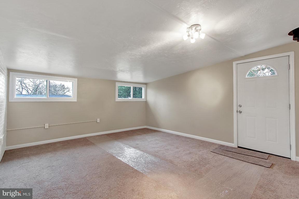 805 Clearmount Road York, PA 17403 - Photo 9 of 26 Gallery Image 9