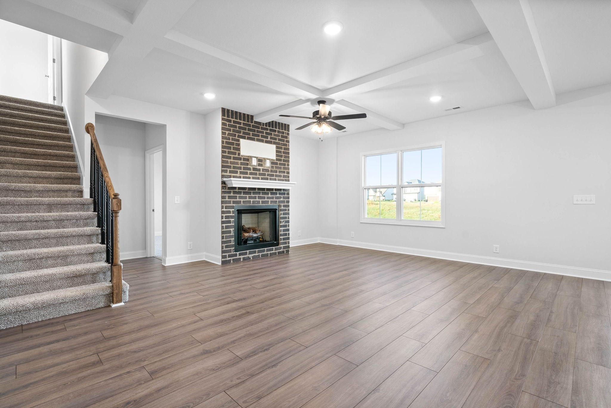 282 Elwell Road Clarksville, TN 37042 - Photo 6 of 33