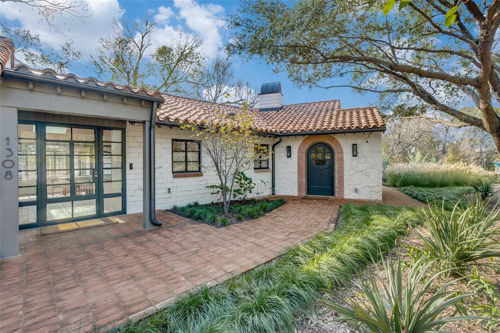 1308 San Rafael Drive Dallas, TX 75218 - Photo 2 of 40 a front view of a house with a garden