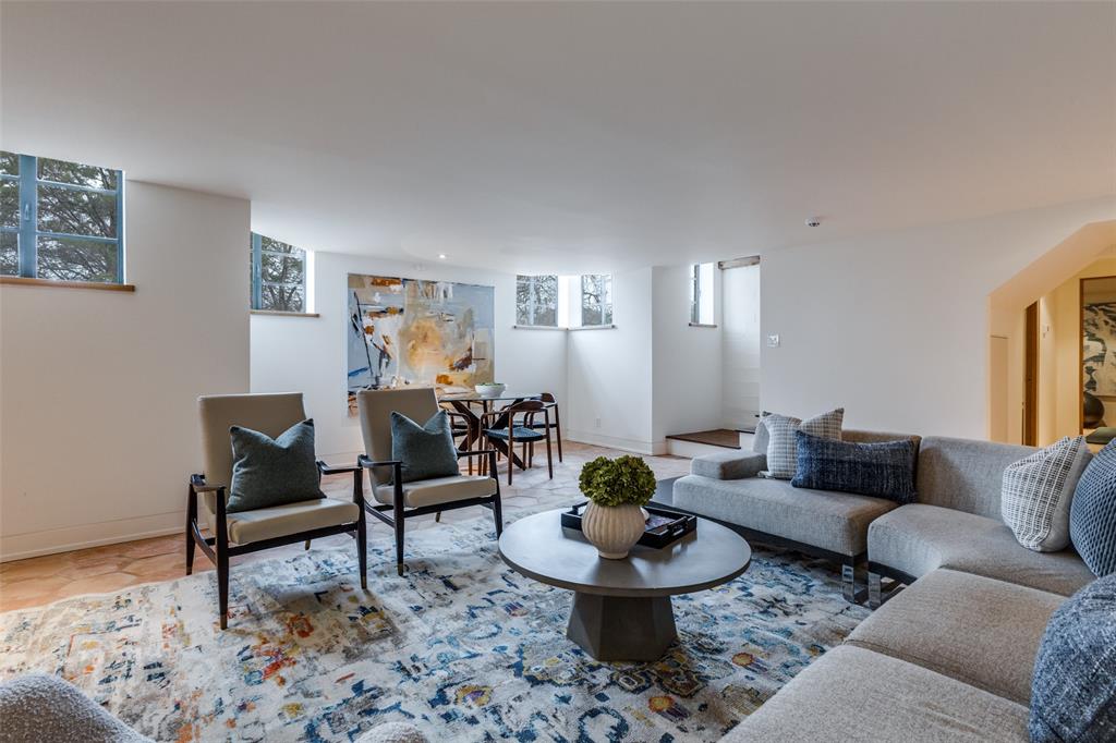 1308 San Rafael Drive Dallas, TX 75218 - Photo 22 of 40 a living room with furniture and a rug