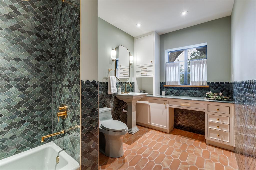 1308 San Rafael Drive Dallas, TX 75218 - Photo 29 of 40 a spacious bathroom with a toilet a sink and a large mirror