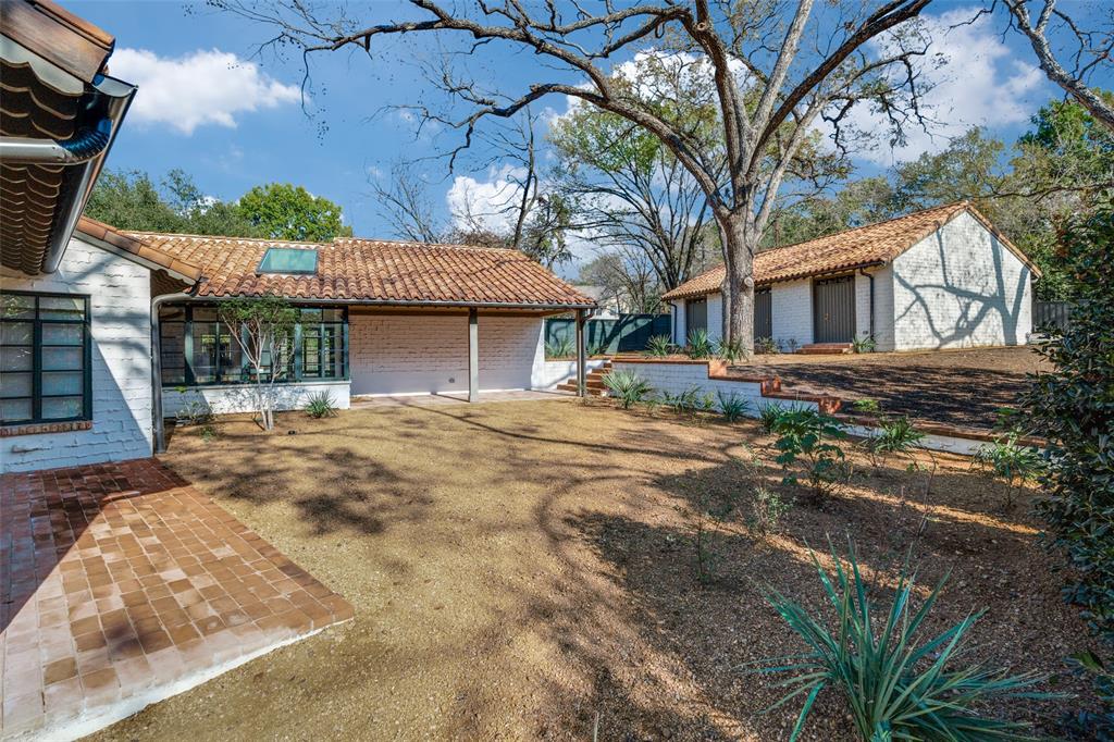 1308 San Rafael Drive Dallas, TX 75218 - Photo 32 of 40 a front view of a house with garden