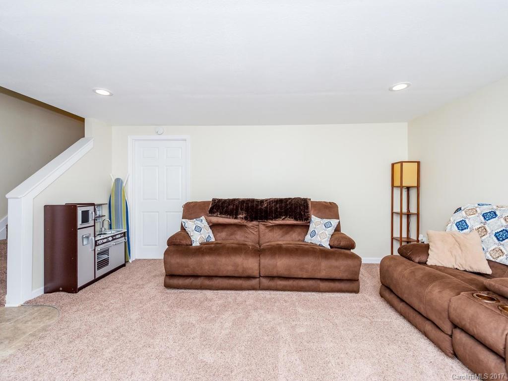 78 Church Road Fairview, NC 28730 - Photo 17 of 23 Gallery Image 17