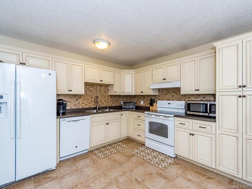 78 Church Road Fairview, NC 28730 - Photo 5 of 23 Gallery Image 5