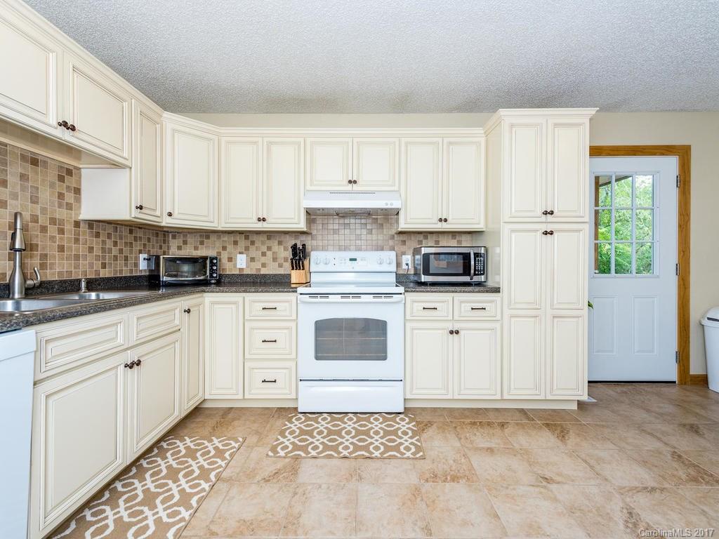 78 Church Road Fairview, NC 28730 - Photo 6 of 23 Gallery Image 6
