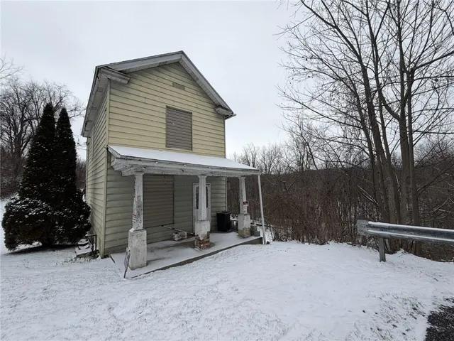 $24,900 | 223 East Morehead Avenue, New Castle, PA 16102