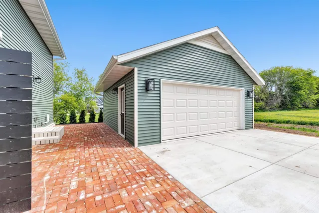 $375,000 | 10892 Stage Road, Brussels, WI 54204