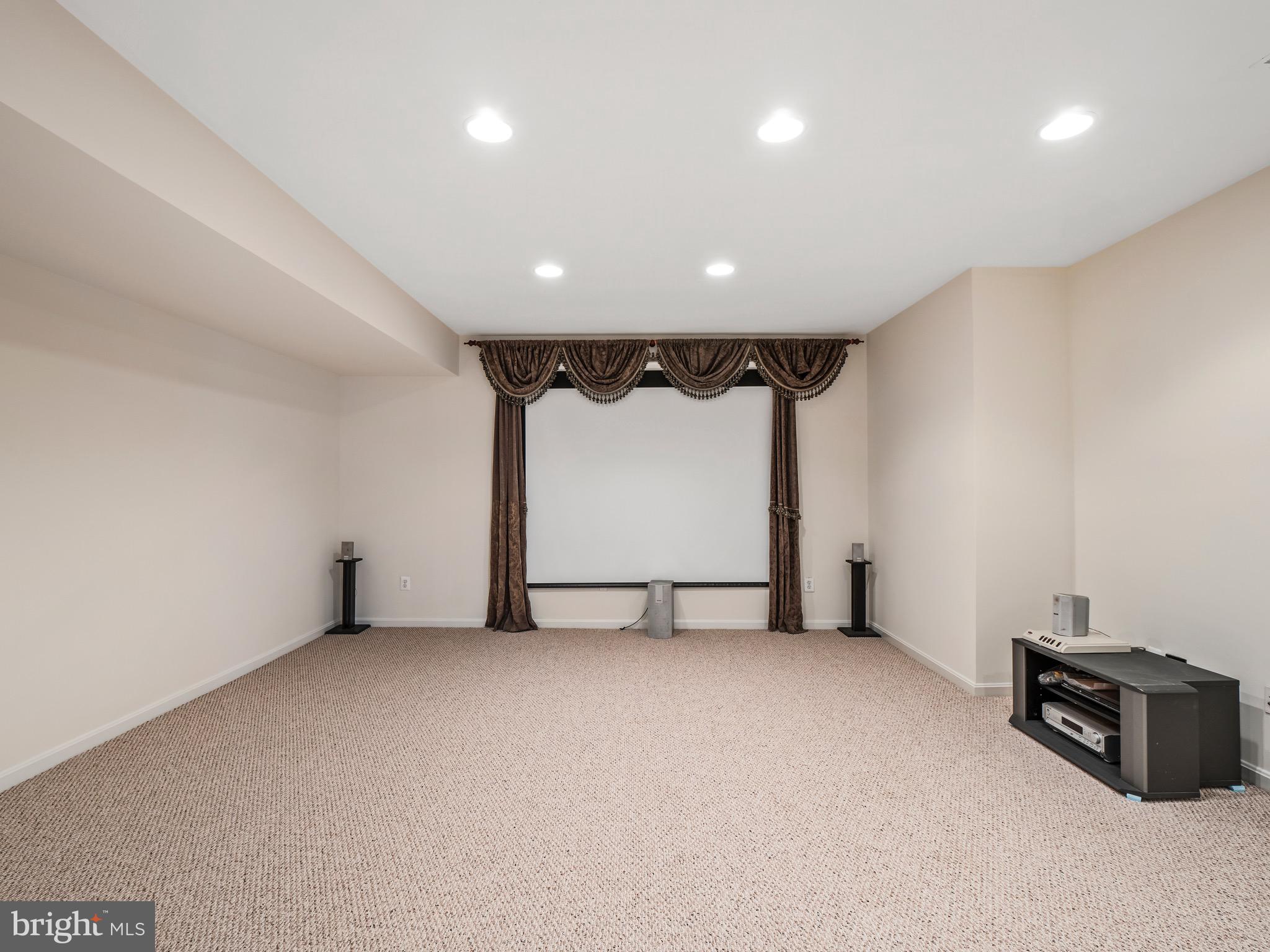 24793 Shells Way Aldie, VA 20105 - Photo 29 of 35 Gallery Image 29