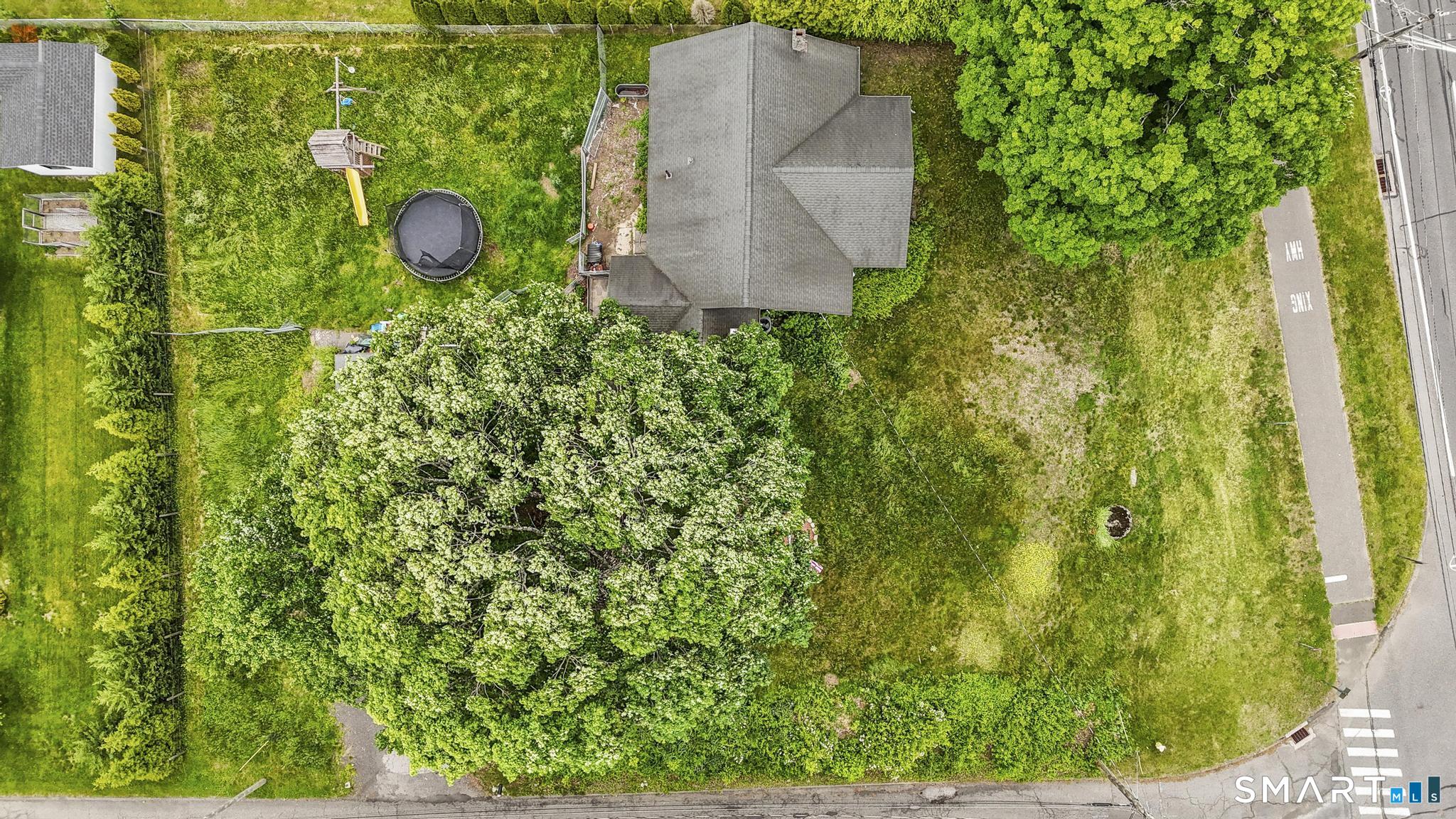 663 White Plains Road Trumbull, CT 06611 - Photo 5 of 32