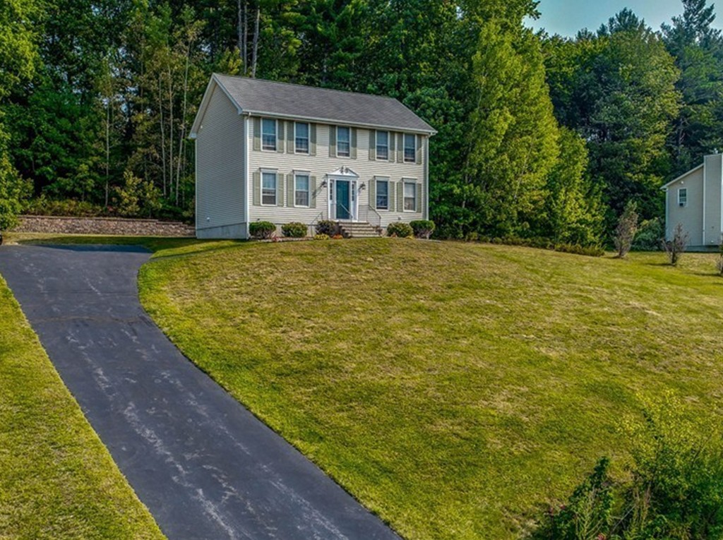 94 Autumn Road Dracut, MA 01826 - Photo 2 of 20