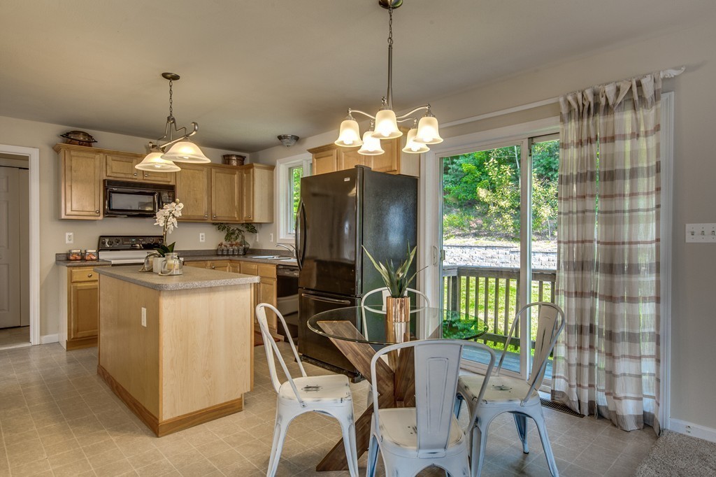 94 Autumn Road Dracut, MA 01826 - Photo 4 of 20