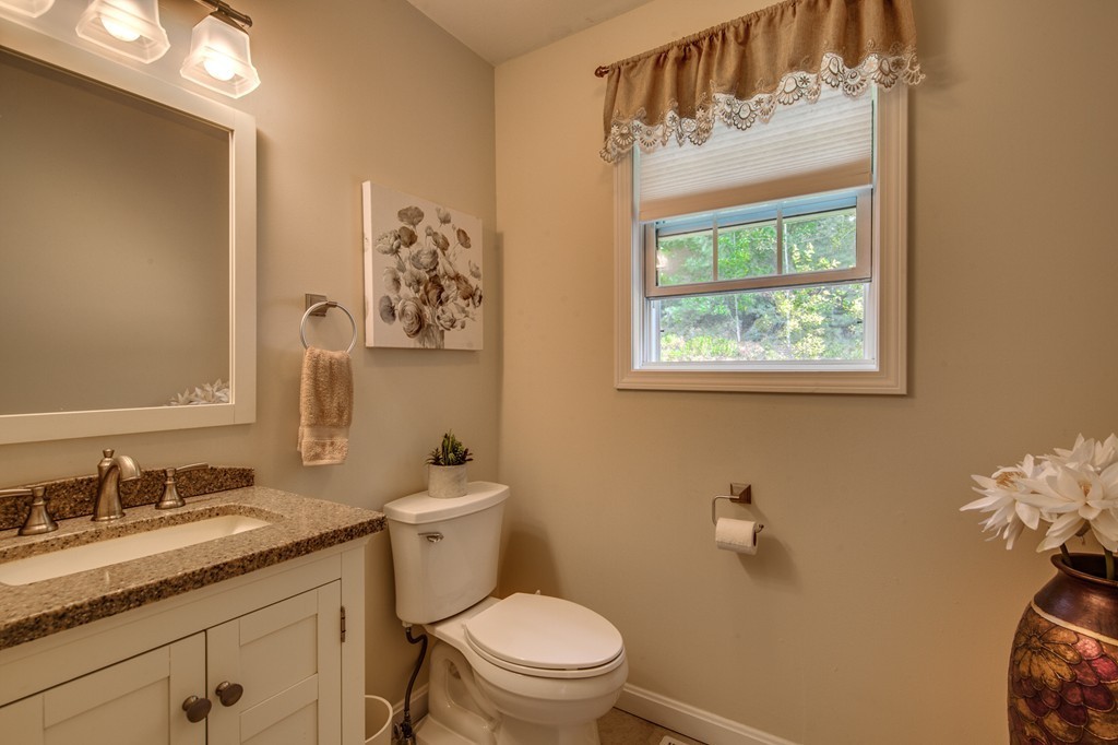 94 Autumn Road Dracut, MA 01826 - Photo 10 of 20