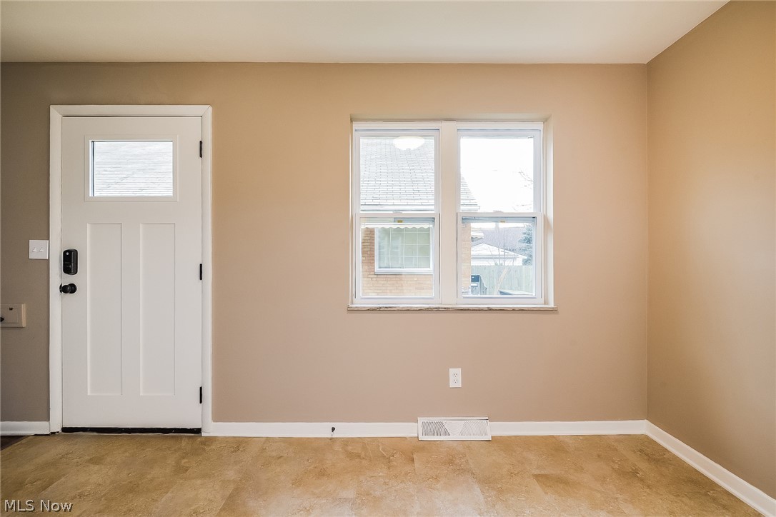 15114 Triskett Road Cleveland, OH 44111 - Photo 6 of 39