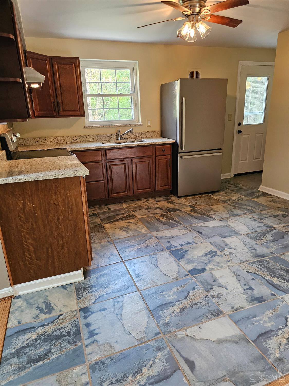 5182 Race Road Cincinnati, OH 45247 - Photo 6 of 22