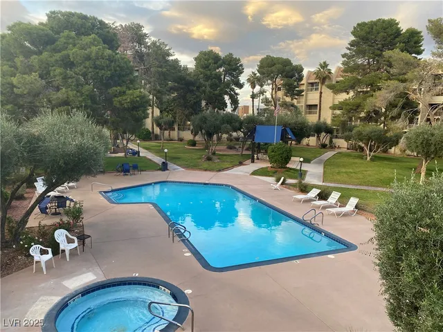 $250,000 | 750 South Royal Crest Circle, Unit 342, Las Vegas, NV 89169