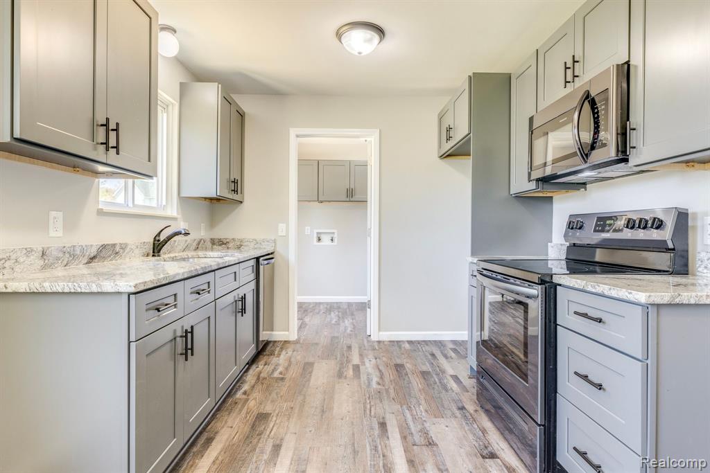 3079 Beach Road Port Huron, MI 48060 - Photo 4 of 12