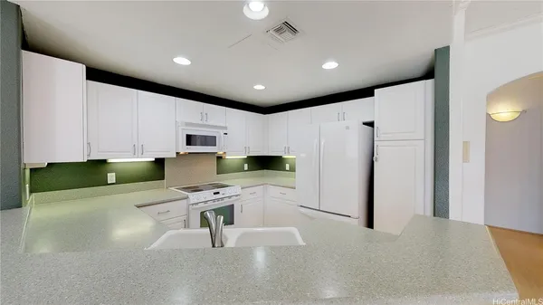 $3,600 | 7018 Hawaii Kai Drive, Unit 13, Honolulu, HI 96825